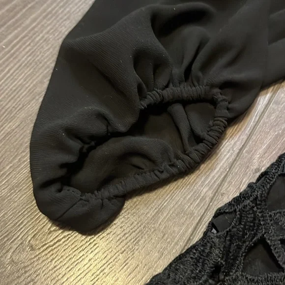 Small Like New Show stopper Black Kenzie Blouse - Picture 4 of 11